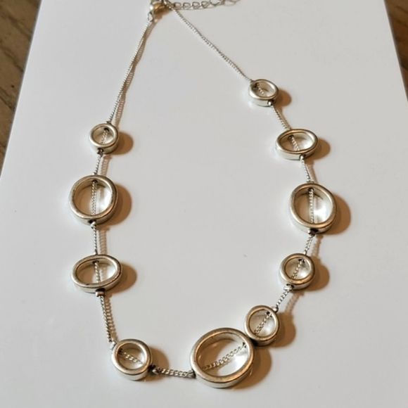 Jewelry - Silver beautiful necklace adjustable size.